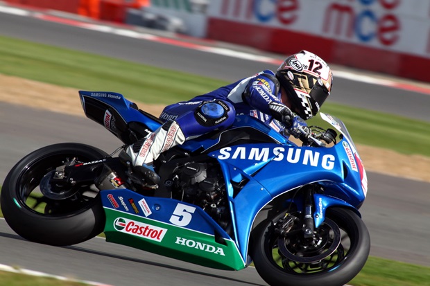 Isle of Man TT winner Gary Johnson in action at Silverstone (Dave Yeomans)
